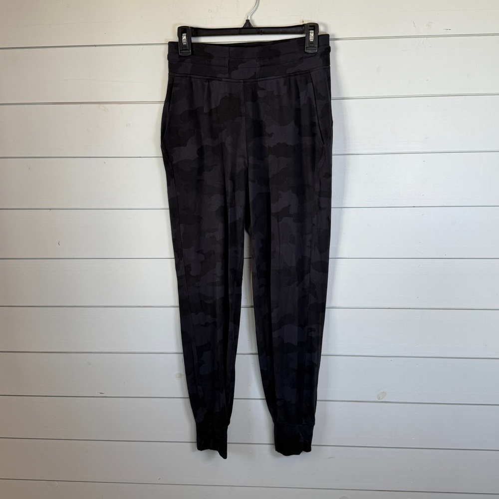 Lululemon ready to rulu high rise joggers black camo women’s size 6